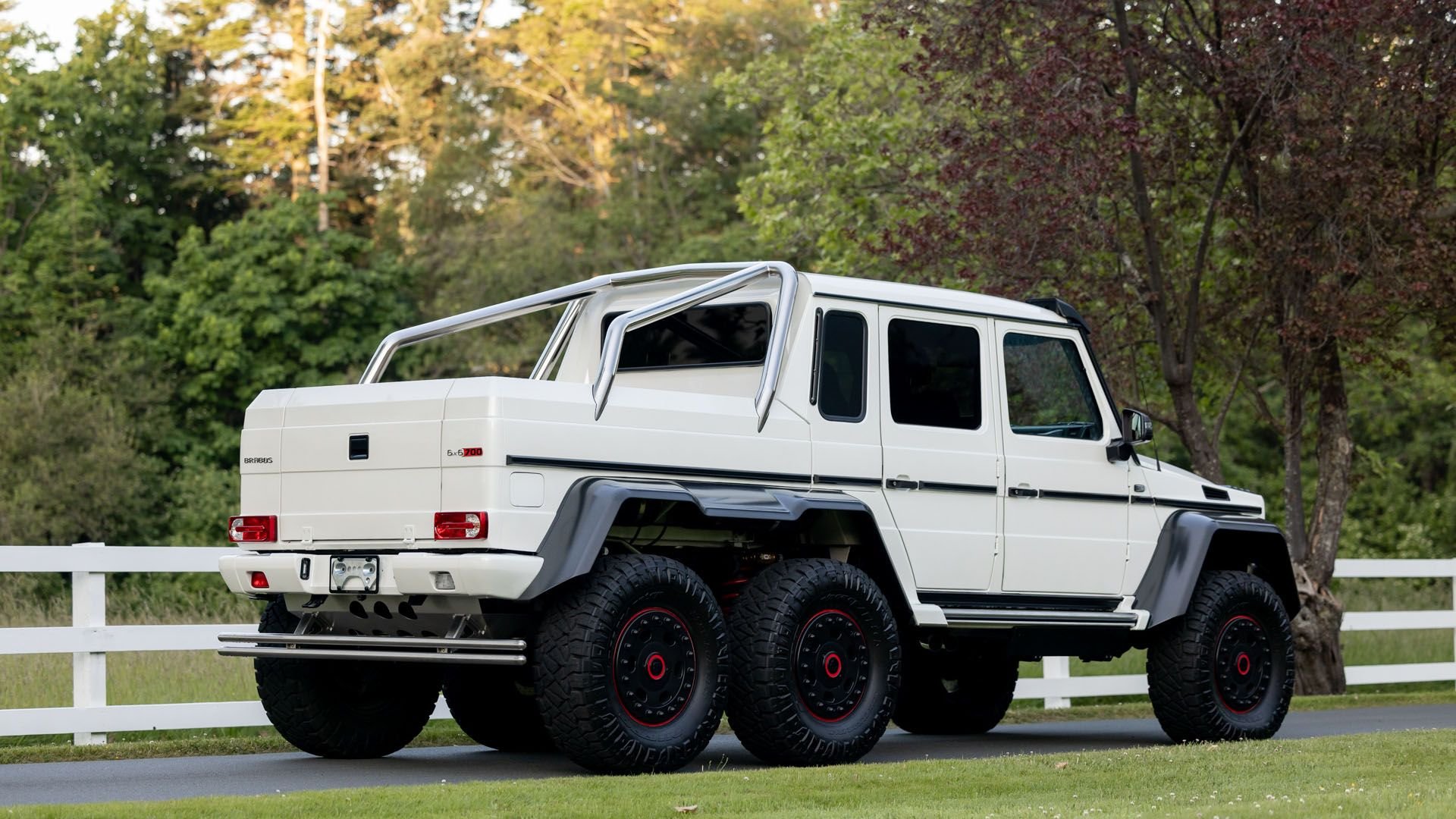 8k-Mile 2014 Mercedes-Benz G63 AMG 6x6 Brabus B63S-700 for sale on BaT  Auctions - closed on December 23, 2021 (Lot #61,868)