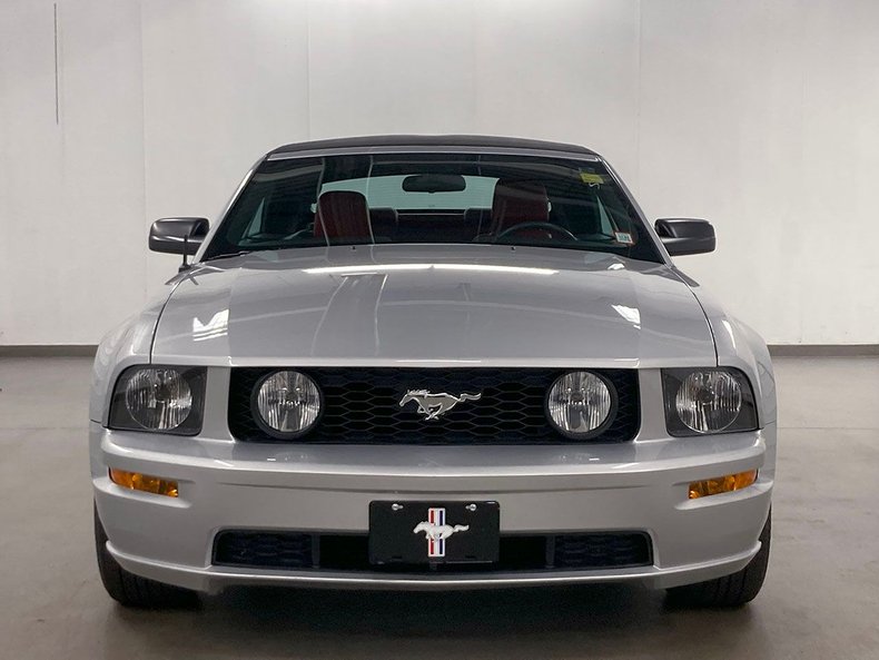 2005 Ford Mustang 4