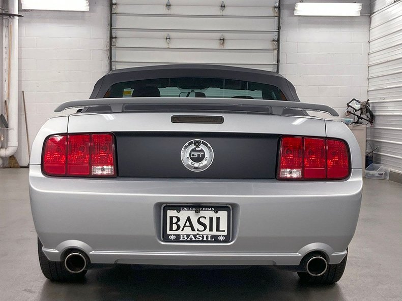 2005 Ford Mustang 8