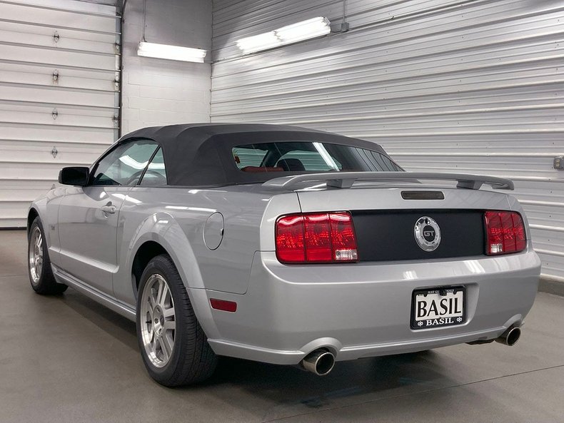 2005 Ford Mustang 9