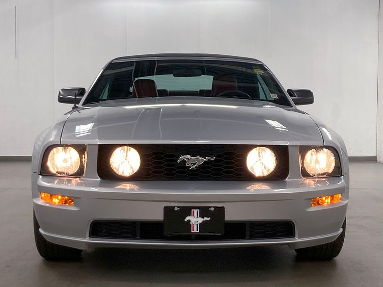 2005 Ford Mustang 12