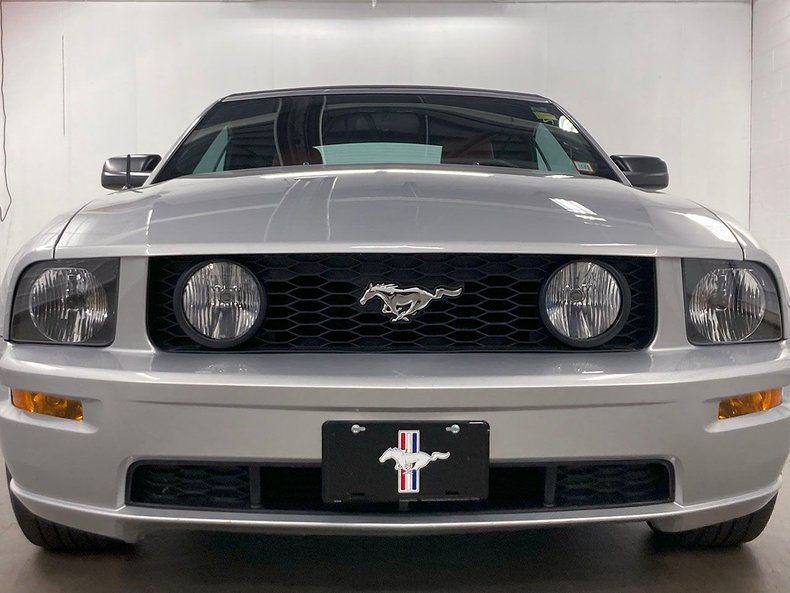 2005 Ford Mustang 18