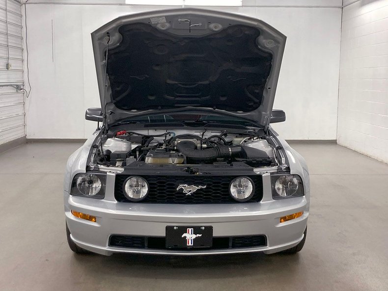 2005 Ford Mustang 25