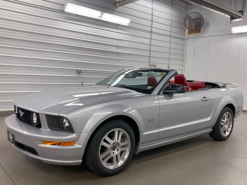2005 Ford Mustang 31