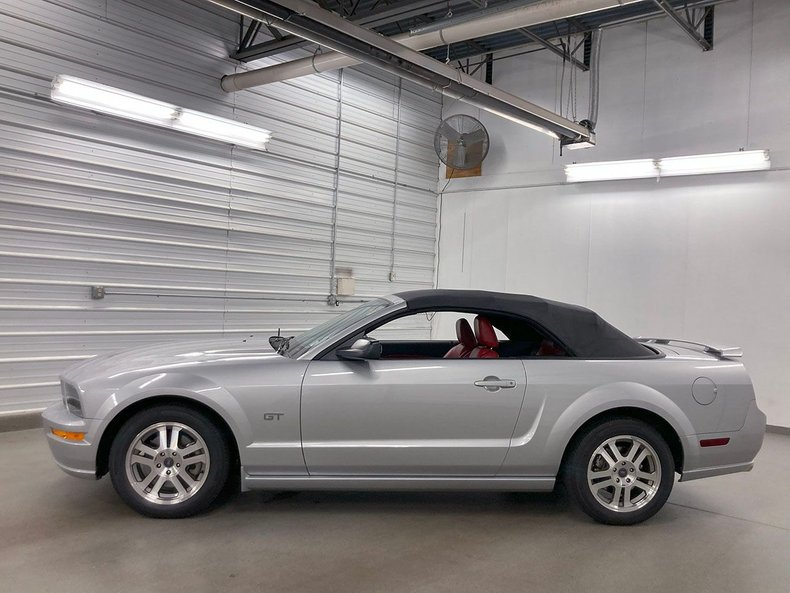 2005 Ford Mustang 62