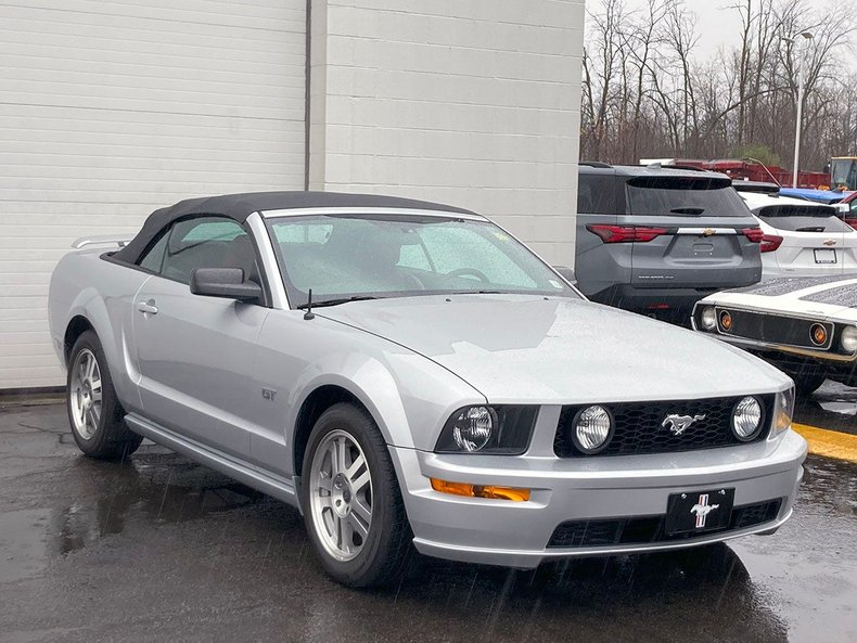 2005 Ford Mustang 66