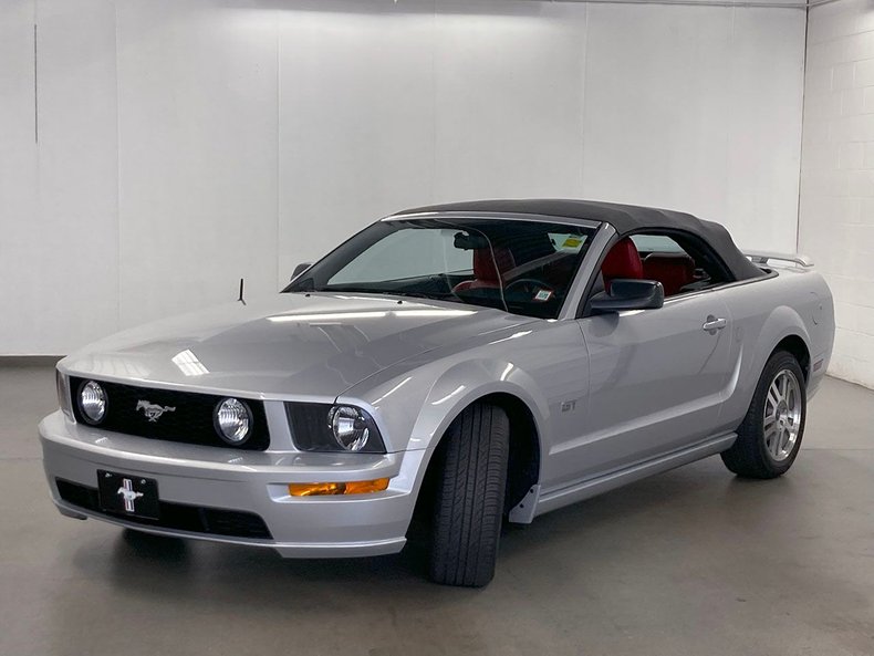 2005 Ford Mustang 65