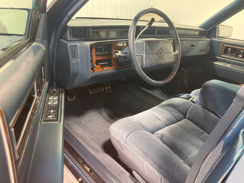 1992 Cadillac DeVille 39