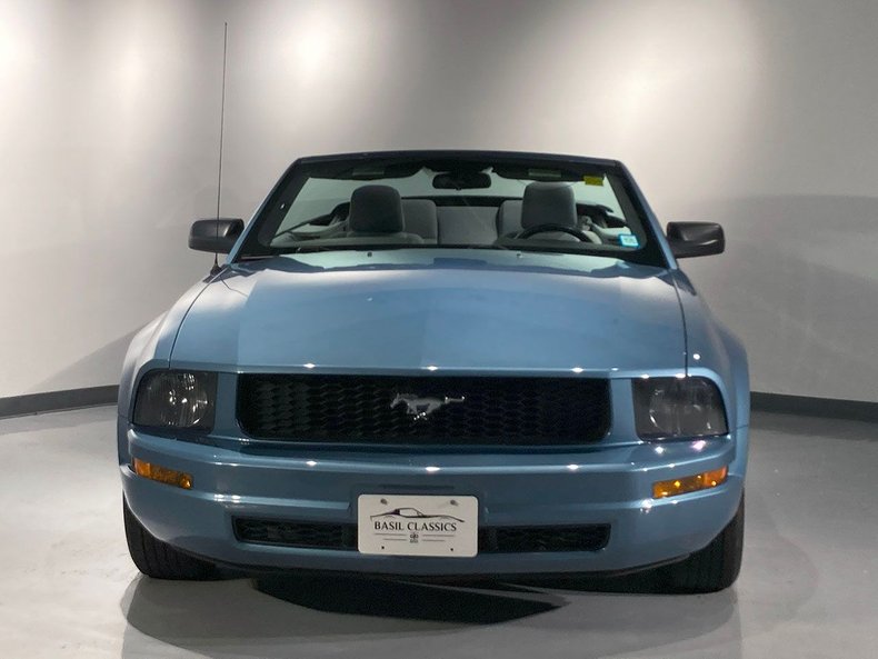 2005 Ford Mustang V6 3
