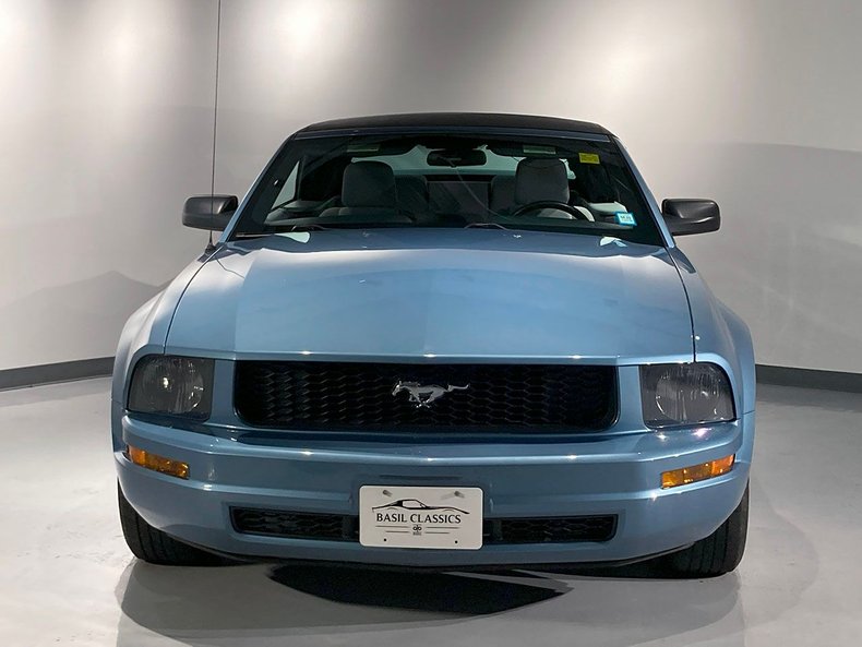 2005 Ford Mustang V6 8