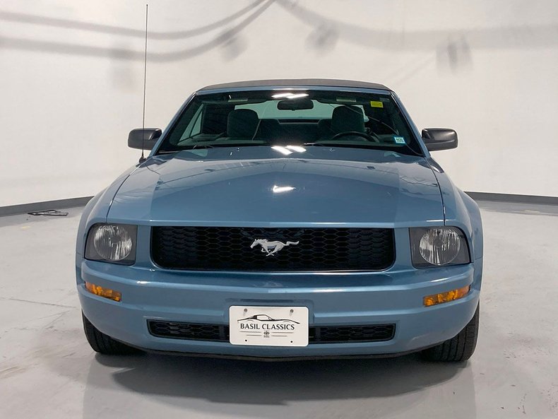2005 Ford Mustang V6 12