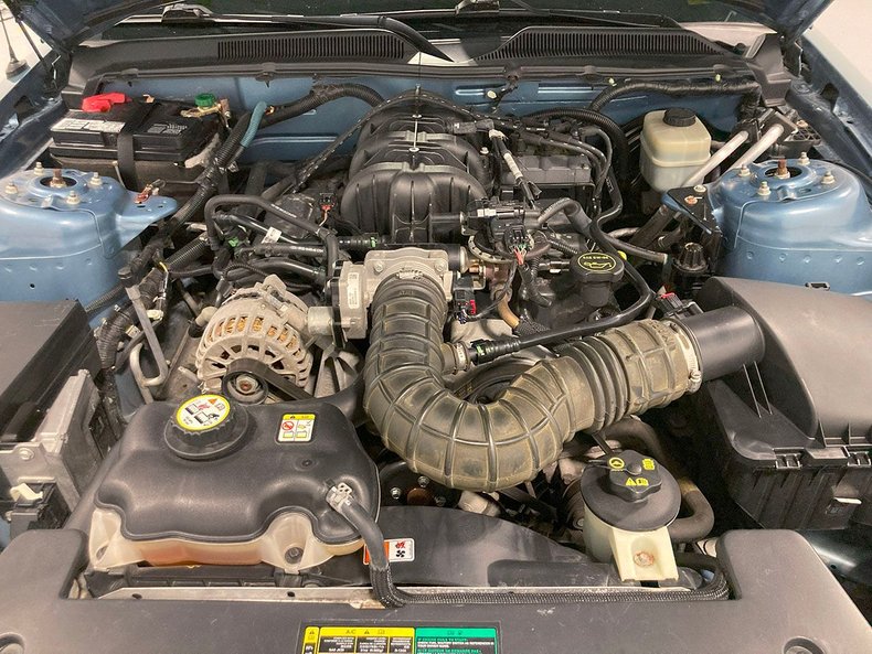 2005 Ford Mustang V6 40