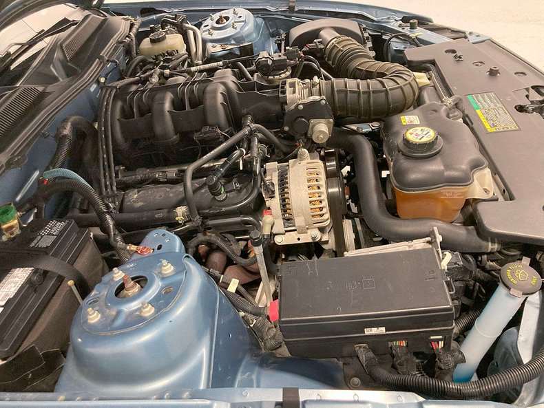 2005 Ford Mustang V6 43