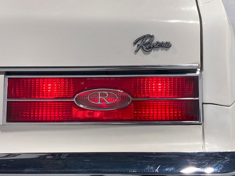 1985 Buick Riviera 24