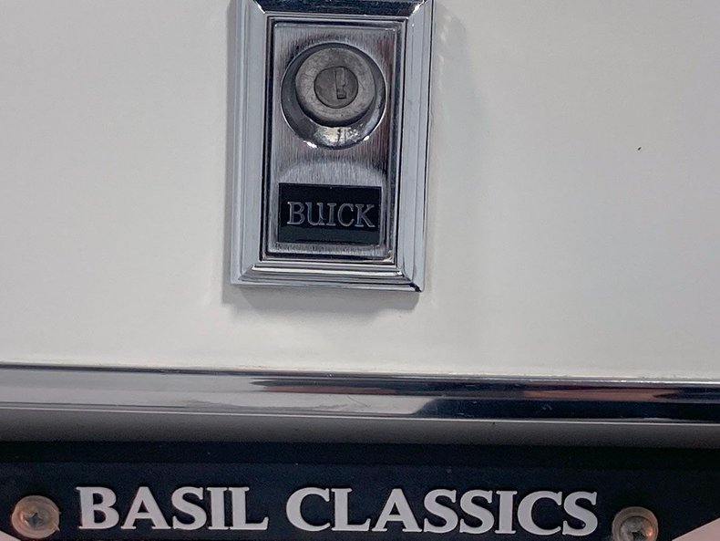 1985 Buick Riviera 25