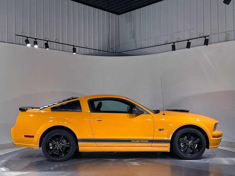 2007 Ford Mustang 10