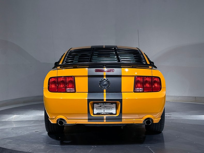 2007 Ford Mustang 16