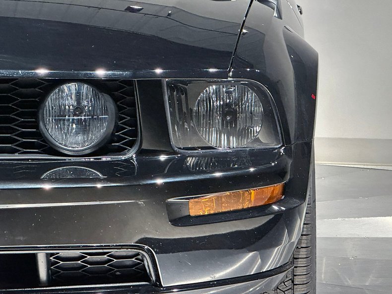 2005 Ford Mustang 8