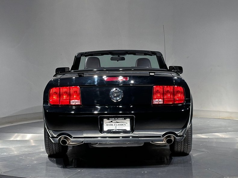 2005 Ford Mustang 16