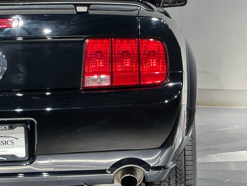 2005 Ford Mustang 18