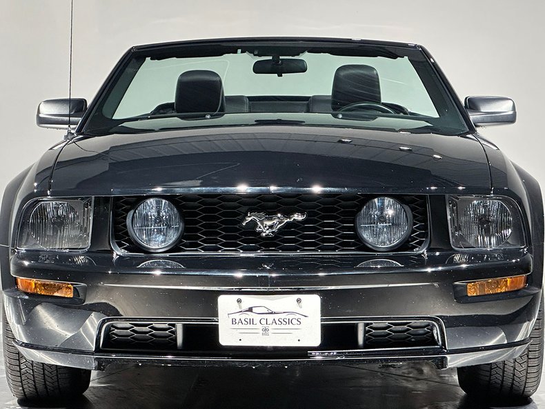 2005 Ford Mustang 34