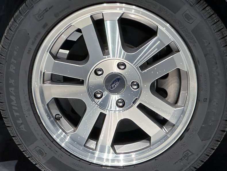 2005 Ford Mustang 30