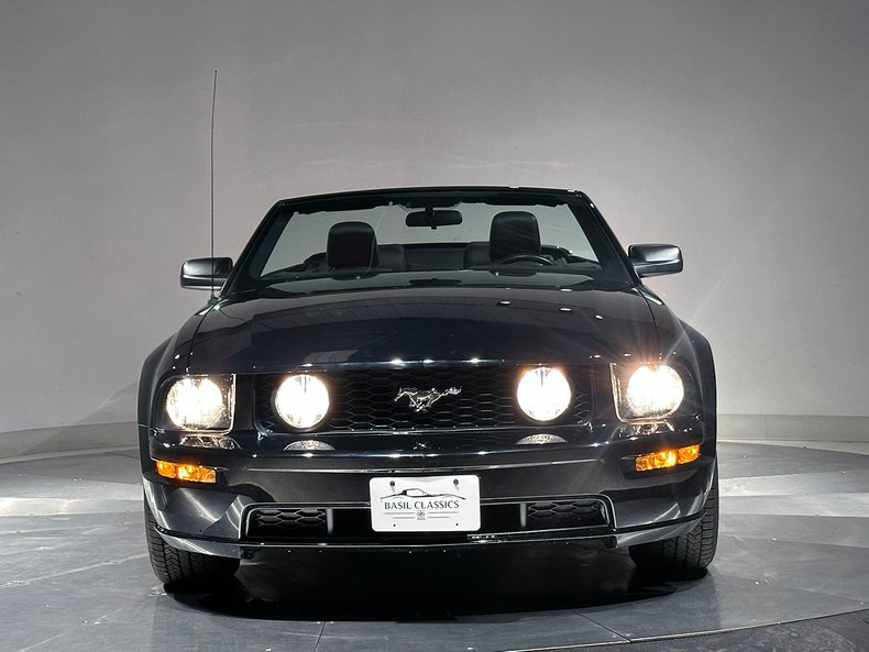 2005 Ford Mustang 42