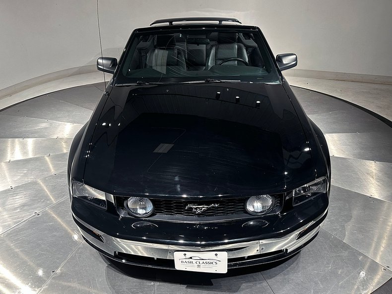 2005 Ford Mustang 40