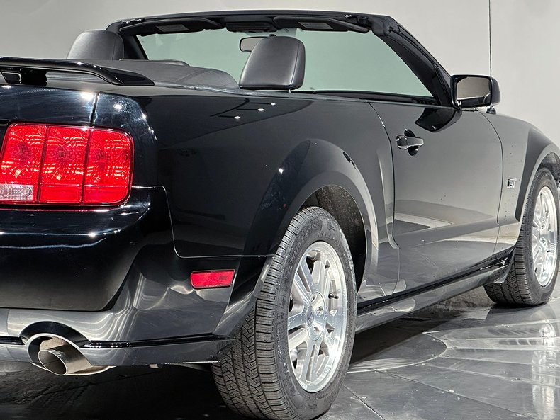 2005 Ford Mustang 58