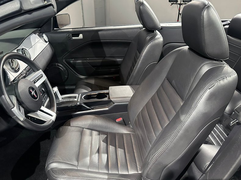 2005 Ford Mustang 106