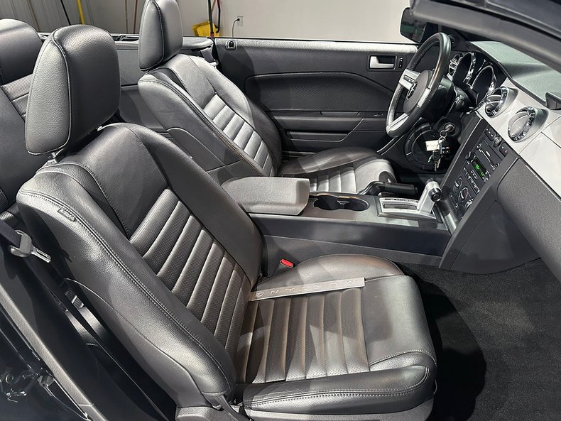 2005 Ford Mustang 128
