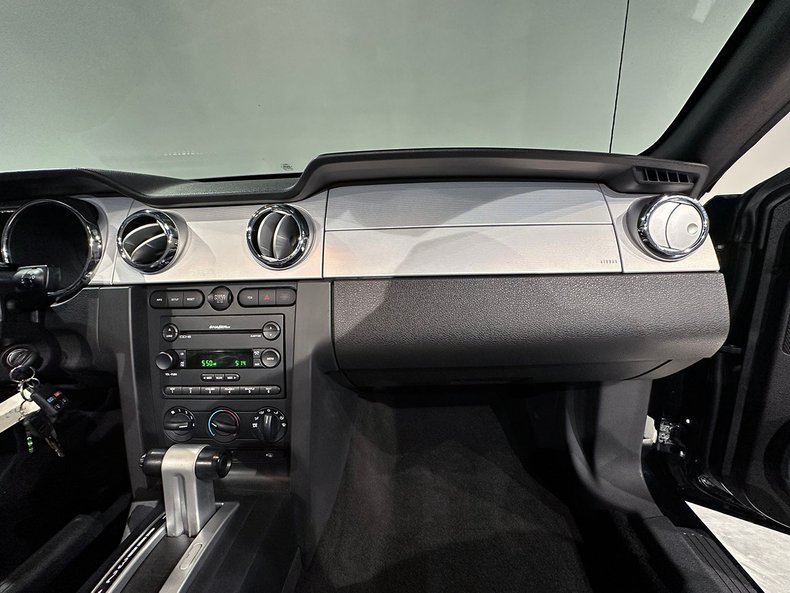 2005 Ford Mustang 136