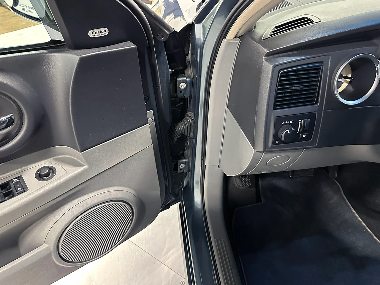 2005 Dodge Magnum R/T - Photo 49