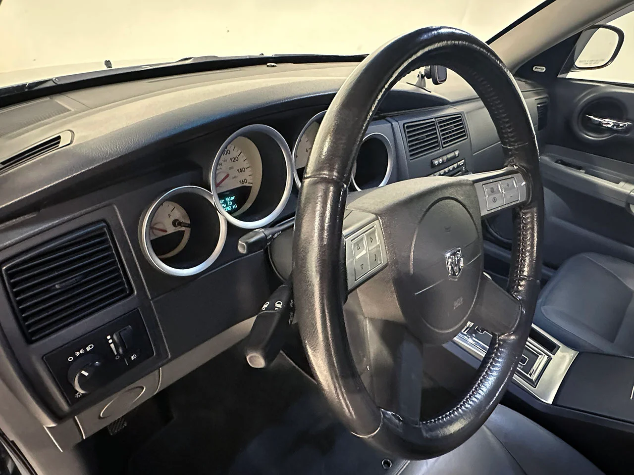 2005 Dodge Magnum R/T - Photo 54