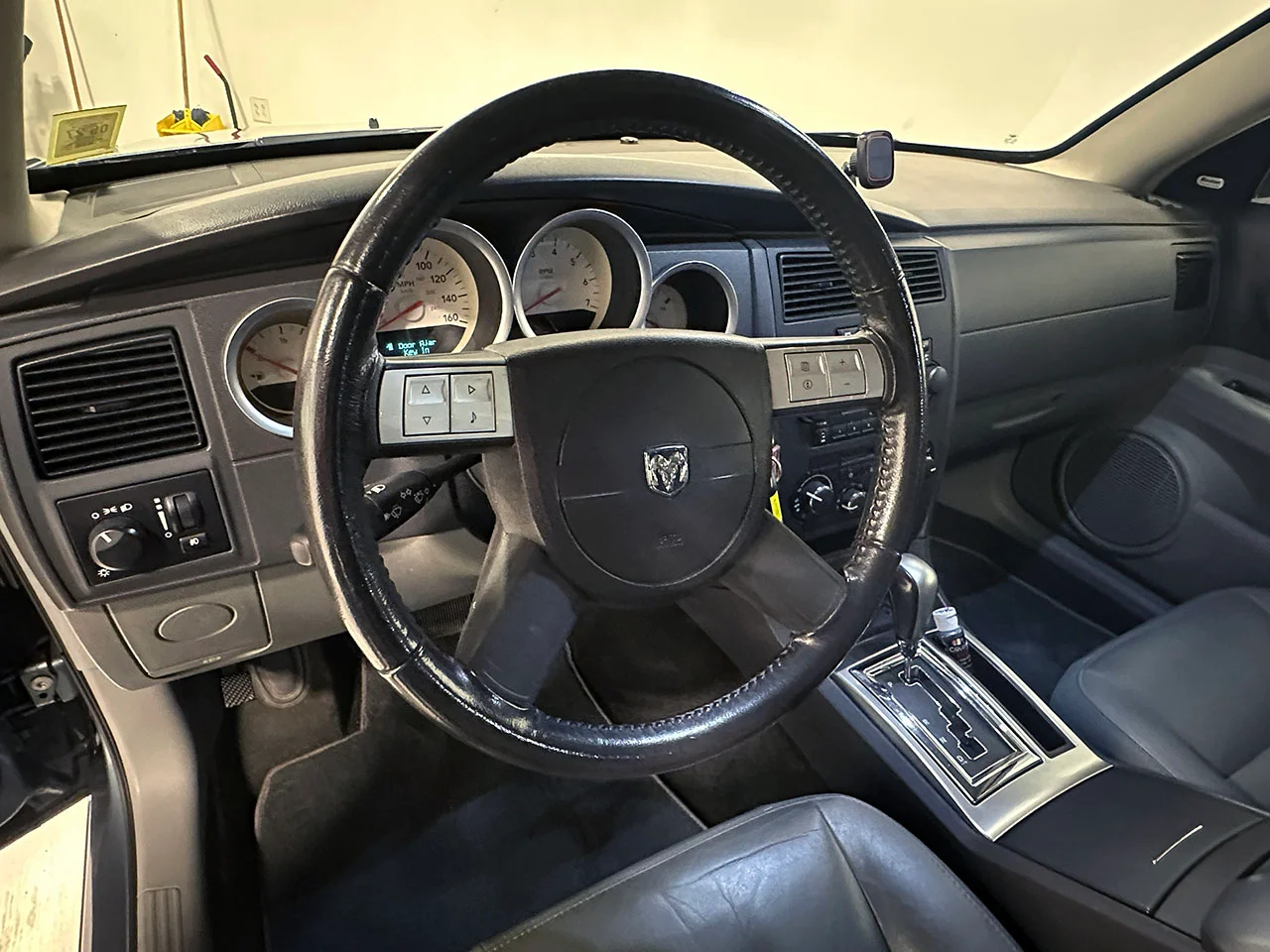 2005 Dodge Magnum R/T - Photo 53