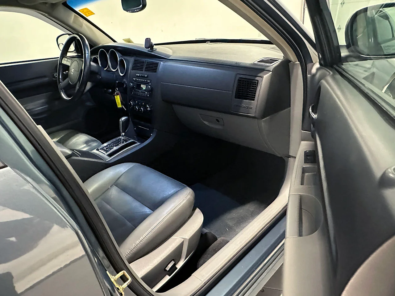 2005 Dodge Magnum R/T - Photo 68