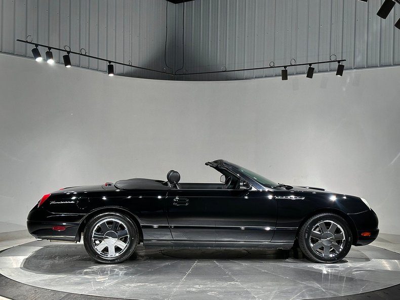 2002 Ford Thunderbird 4