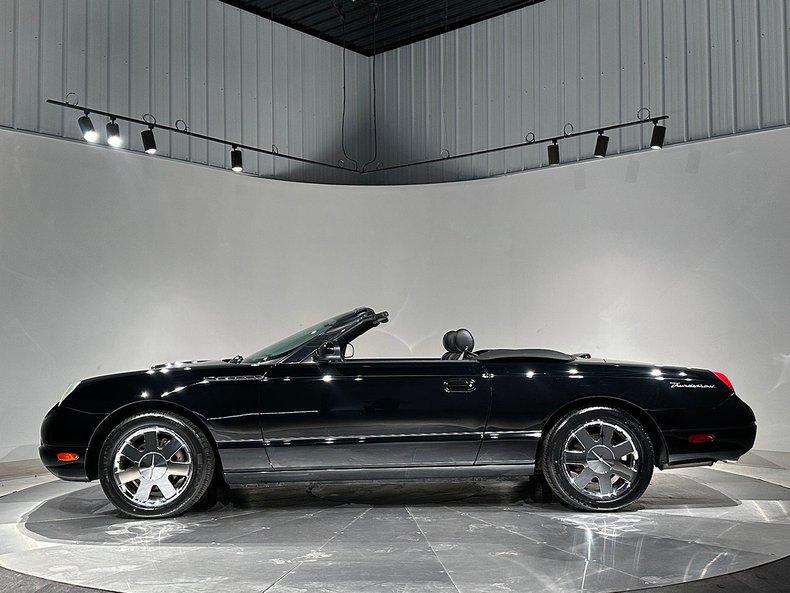 2002 Ford Thunderbird 8