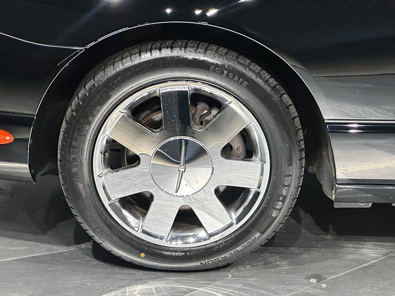 2002 Ford Thunderbird 10