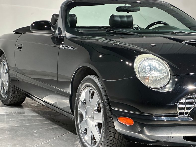 2002 Ford Thunderbird 14