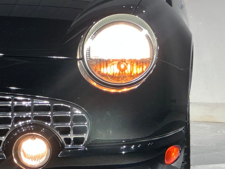 2002 Ford Thunderbird 16