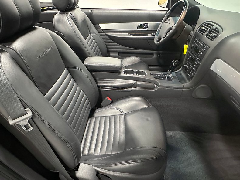 2002 Ford Thunderbird 41
