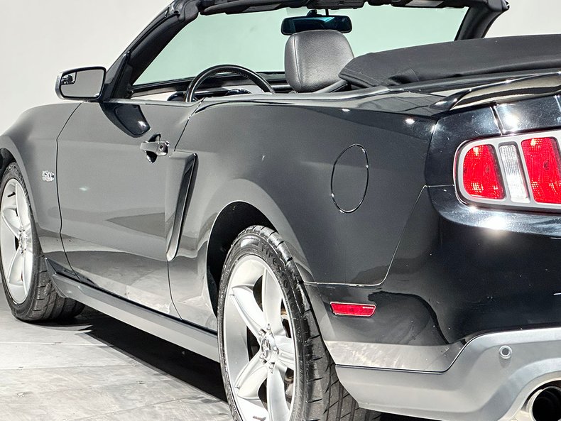 2012 Ford Mustang 32