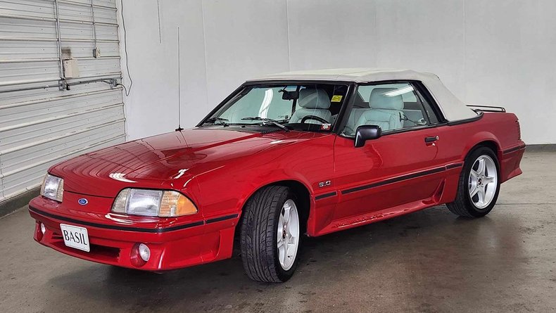 1989 Ford Mustang 2