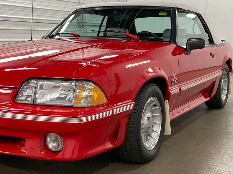 1990 Ford Mustang 16