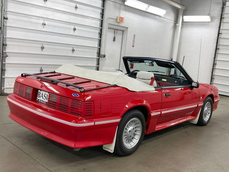 1990 Ford Mustang 24