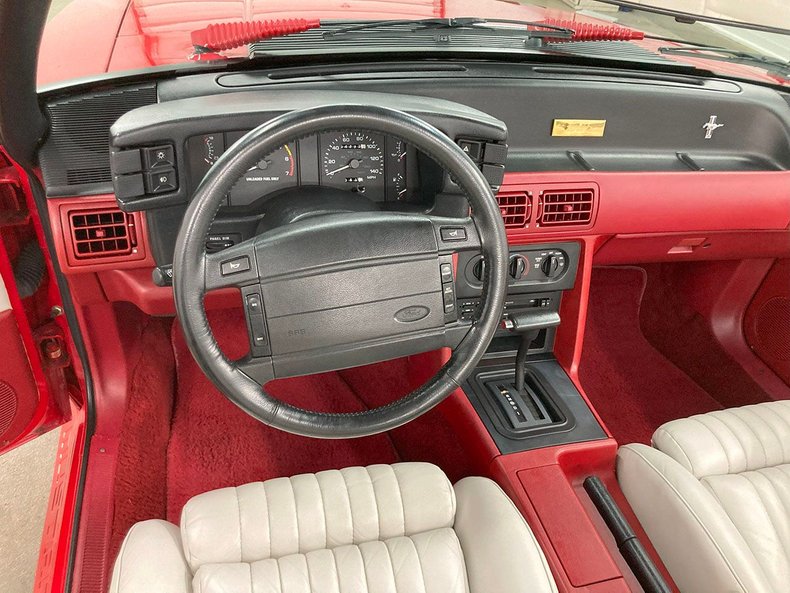 1990 Ford Mustang 35