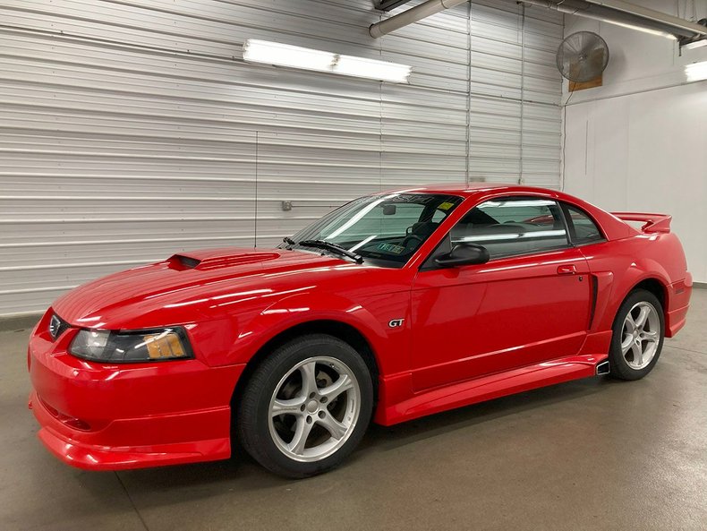 2001 Ford Mustang 2