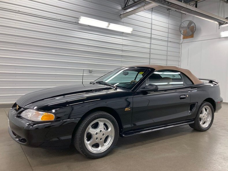 1995 Ford Mustang 2