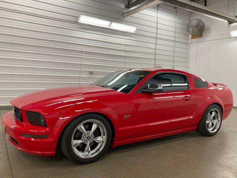 2005 Ford Mustang 2